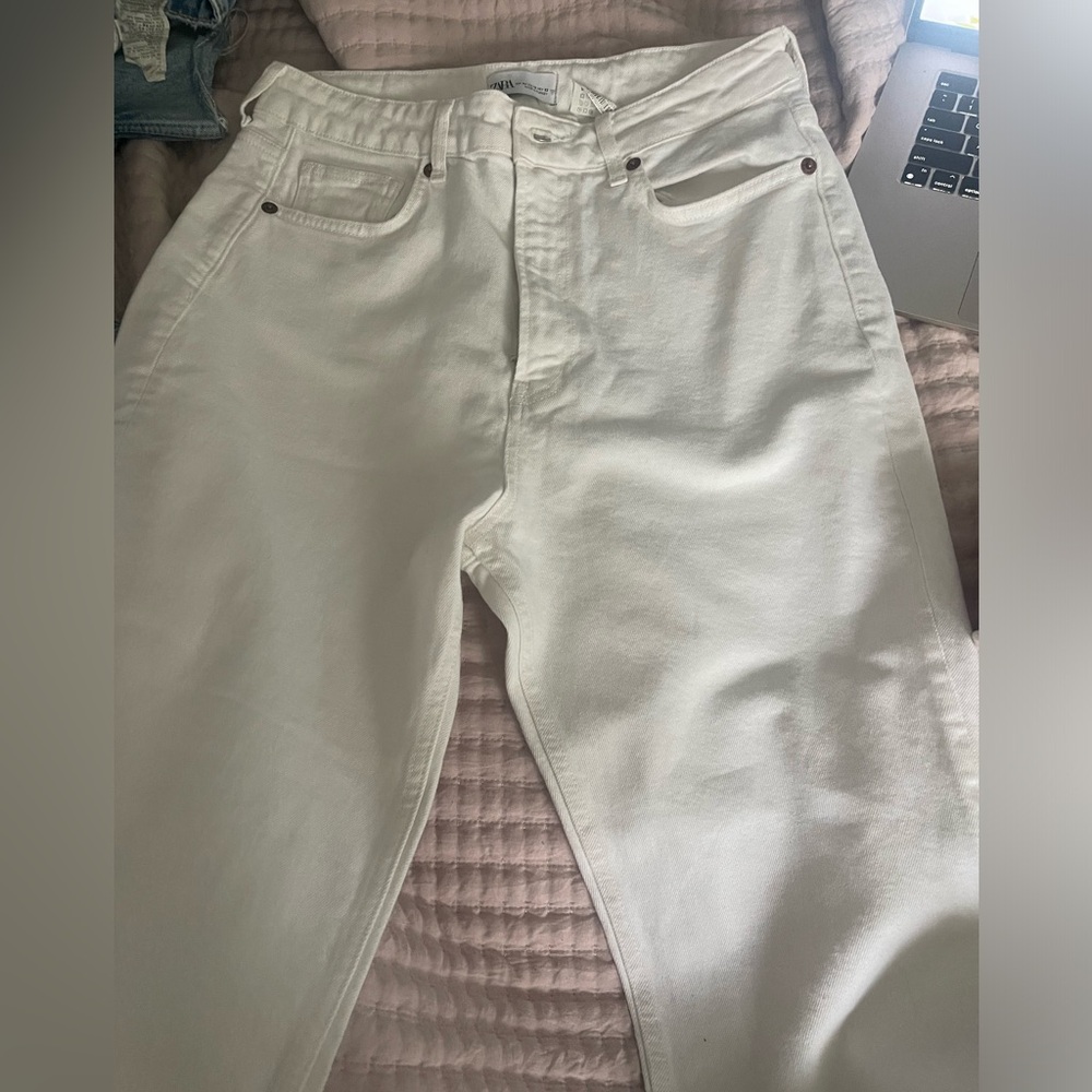 Zara women’s white jeans